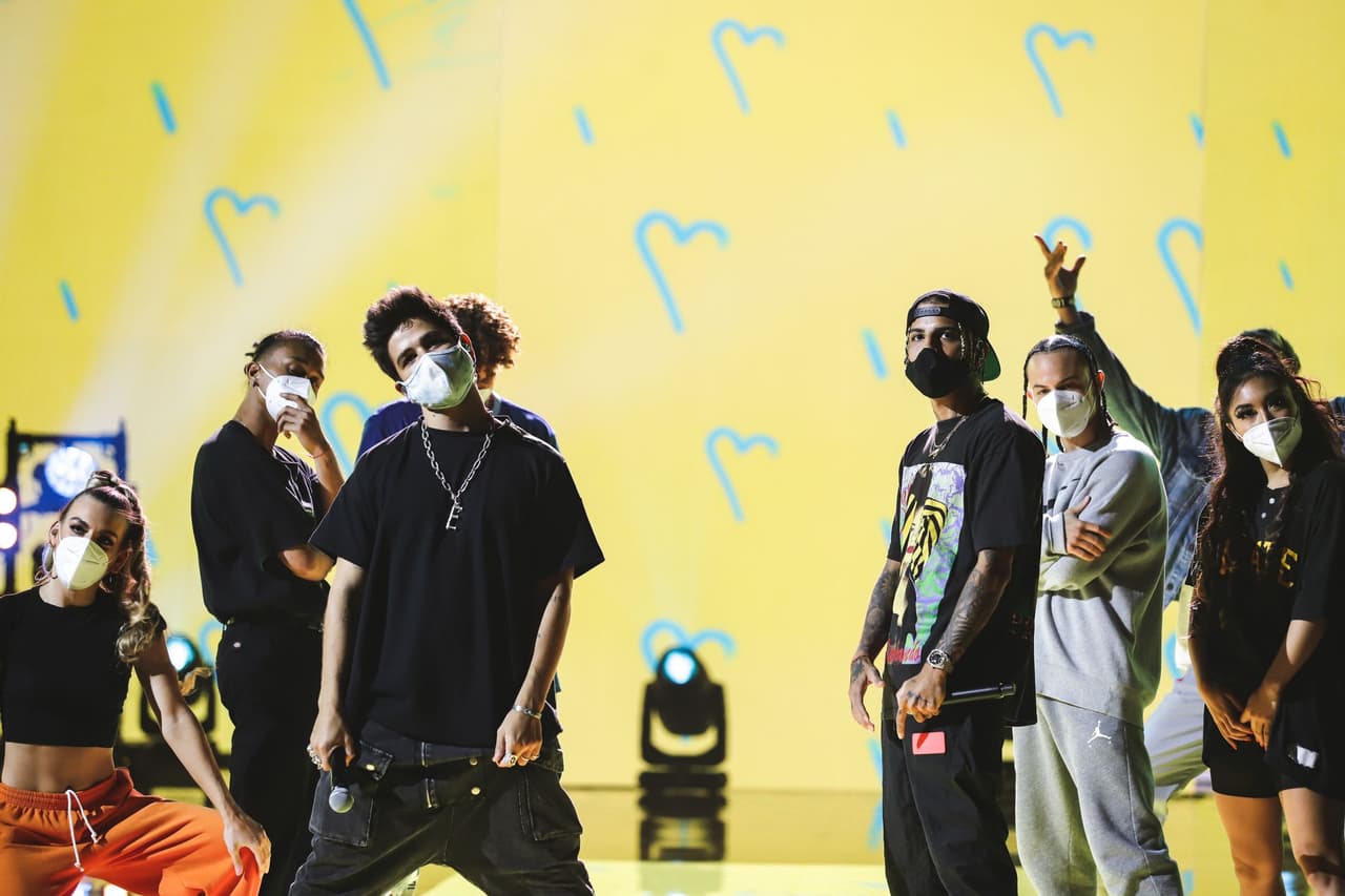 El colombiano y el puertorriqueño tendrán un performance juntos, uno de los más esperados de la noche.