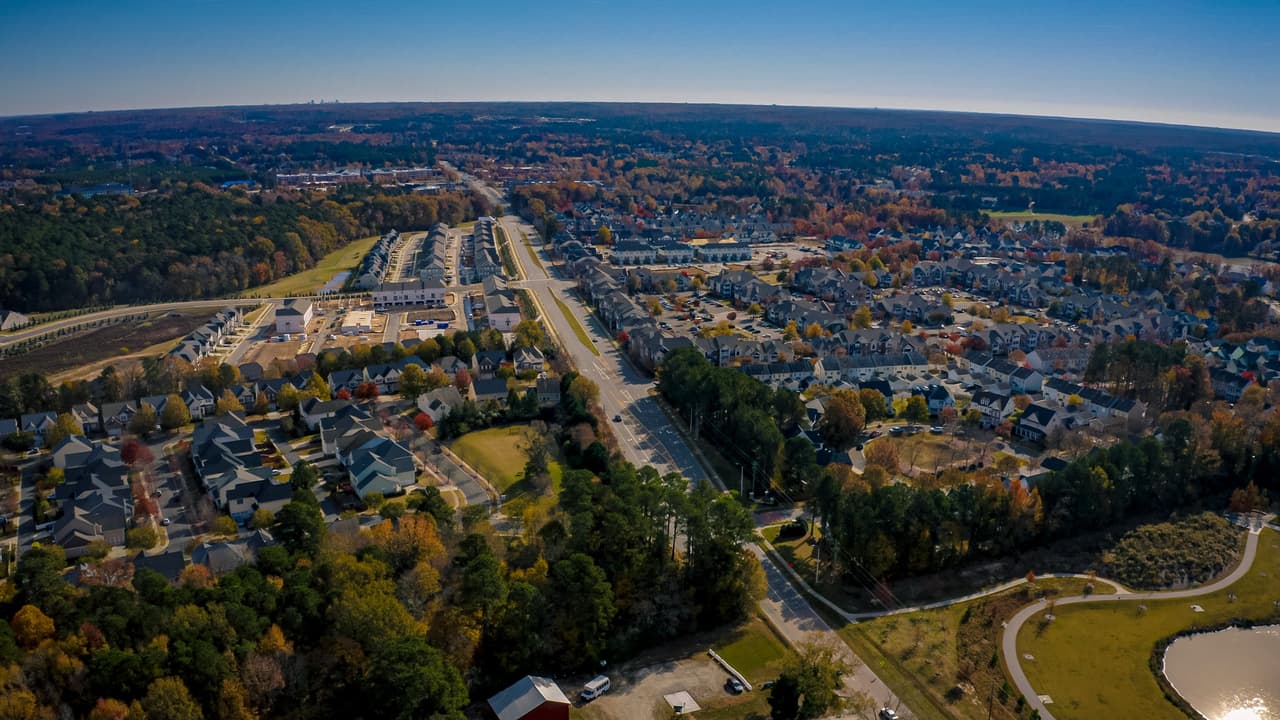 En cuanto a la ciudad de 
<b><a href="https://goo.gl/maps/yKUvbQYFWkEiXBrz9">Cary</a></b>, la tercera mejor ubicada en el lugar 22 del listado -según el estudio- cada habitante pierde 373 dólares debido al crimen.