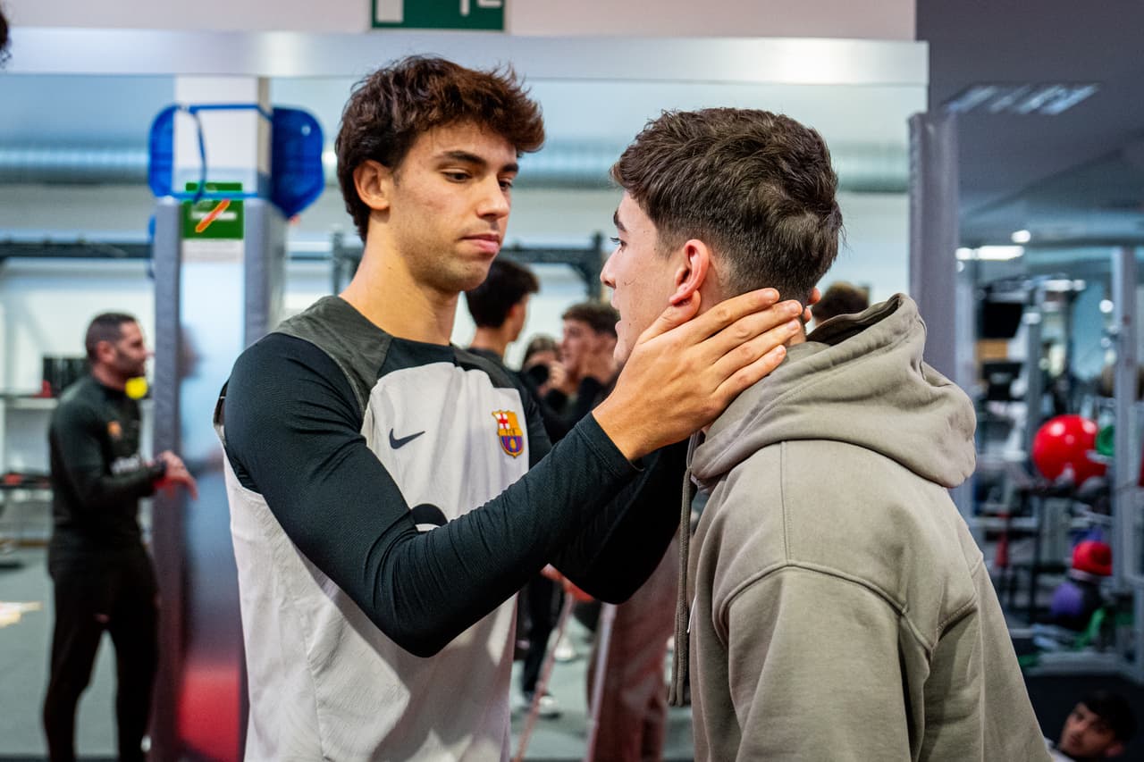 Gavi tiene emotivo reencuentro con sus compañeros del Barcelona