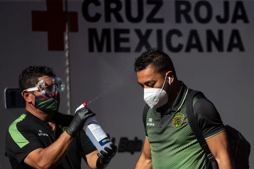 Marco Fabián paga multa y juega ante Cruz Azul