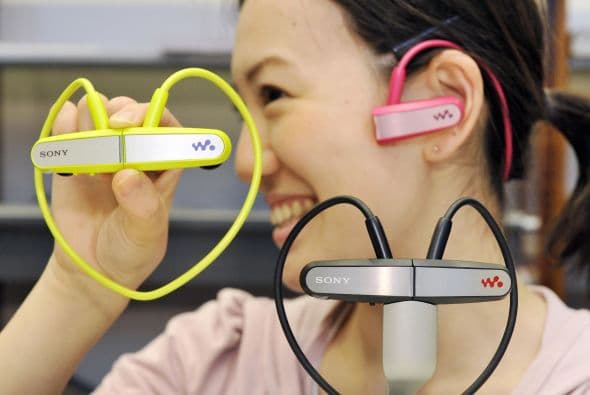 La multinacional japonesa Sony sacará al mercado el próximo 16 de febrero su nueva serie de reproductores de música "Walkman W", especialmente diseñada para deportistas y usarse bajo el agua, informó hoy la compañía. Ver toda la información