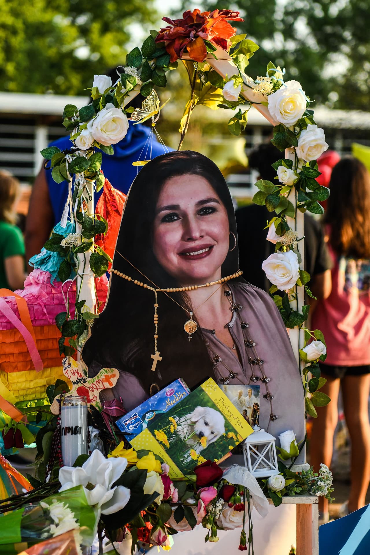 Una foto de Irma García, quien tenía 48 años. La pequeña ciudad está viviendo un funeral tras otro desde el pasado domingo. 
<b>Todos los hijos de la pareja nacieron en Uvalde.</b>