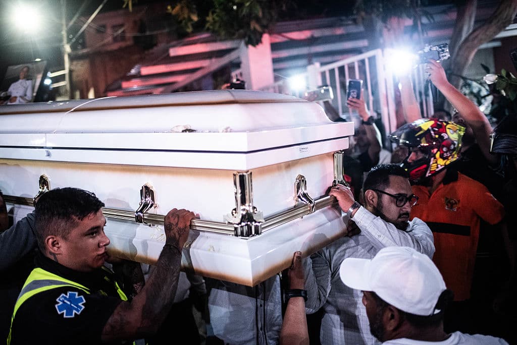 El sábado 17 de mayo, América Yamileth Sánchez
<b><a href="https://www.univision.com/local/nueva-york-wxtv/cadete-mexicana-hablo-con-su-mama-antes-de-morir-en-el-choque-del-buque-cuauhtemoc-en-nueva-york" target="_blank">tuvo una videollamada con su madre, Rocío Hernández</a></b>, poco más de tres horas antes del
<b>accidente que le costó la vida</b>. La joven estudiante de ingeniería estaba contenta y entusiasmada porque
<b>con el Cuauhtémoc zarparía rumbo a Islandia</b>.
<br>
<br>Tres días más tarde, el cuerpo inerte de la cadete fue
<b>repatriado de Nueva York a Veracruz</b>.