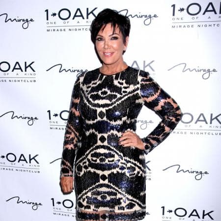 "Sabes
<b>, <a href="https://www.univision.com/entretenimiento/kardashian/kris-jenner-no-recuperara-el-apellido-kardashian" target="_blank">no creo que cambie algo</a></b>. Creo que nos llevó a aquí y eso es una bendición", aseveró.