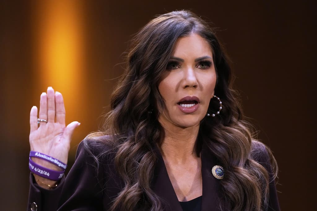 Noem vuelve al Congreso tras defender en el Senado su gestión al frente de la política de deportaciones del gobierno de Trump