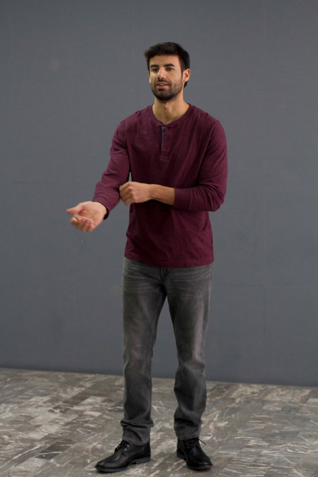 Juan Eduardo es un galán que ha enamorado a las mujeres, y es que además de talentoso es atractivo.