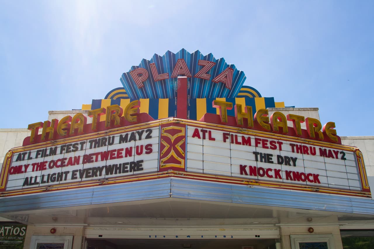 <b><a href="https://www.atlantafilmfestival.com/" target="_blank">Atlanta Film Festival (21 de abril al 1 de mayo)</a></b>: Uno de los festivales de cine más grandes de los Estados Unidos, que muestra cortometrajes, documentales, internacionales e independientes en varios lugares de Atlanta.