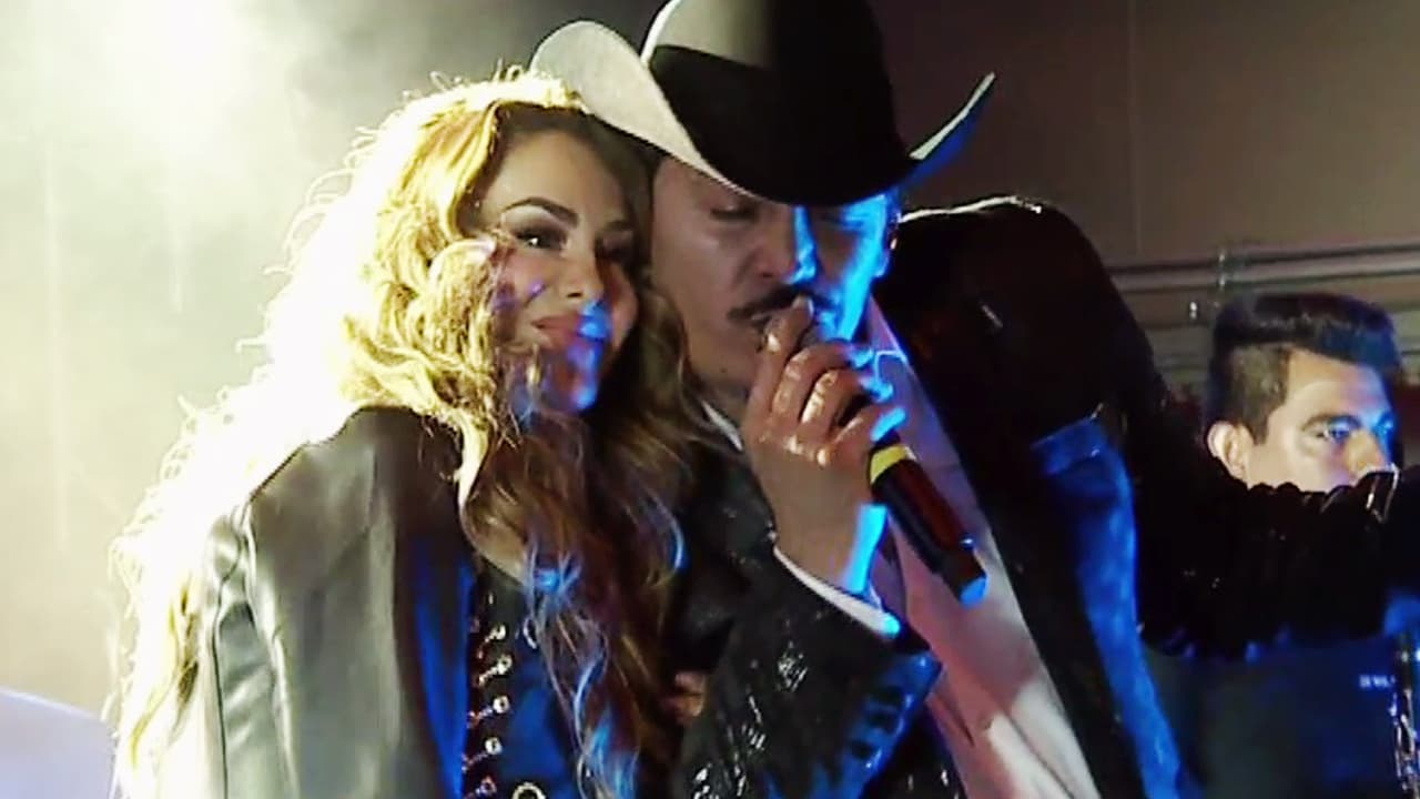 Ahora, en 2017, hace unos días Ninel Conde y José Manuel Figueroa volvieron a cantar juntos y qué mejor que con el tema 'Callados', mismo que en su letra dice: 'A pesar de todo, a pesar de todo, te sigo queriendo'.