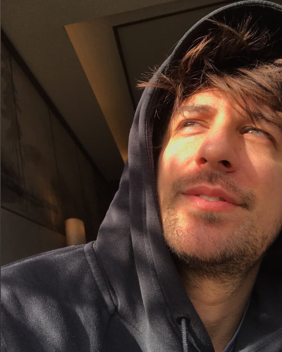 <b>Birand Tunca</b> dio vida a Emre, el envidioso hermano de Sanem en Pájaro Soñador.
<br>