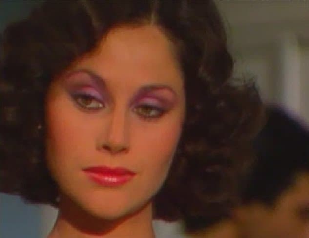 En 1985 
<b>Angélica Aragón</b> se coronaba como
<b> Andrea Santos de Merisa Obregón</b>, una mujer que había pasado veinte años injustamente encarcelada por un crimen que no cometió. Hablamos, claro está, de la monumental e inolvidable telenovela '
<b>Vivir un poco</b>'.