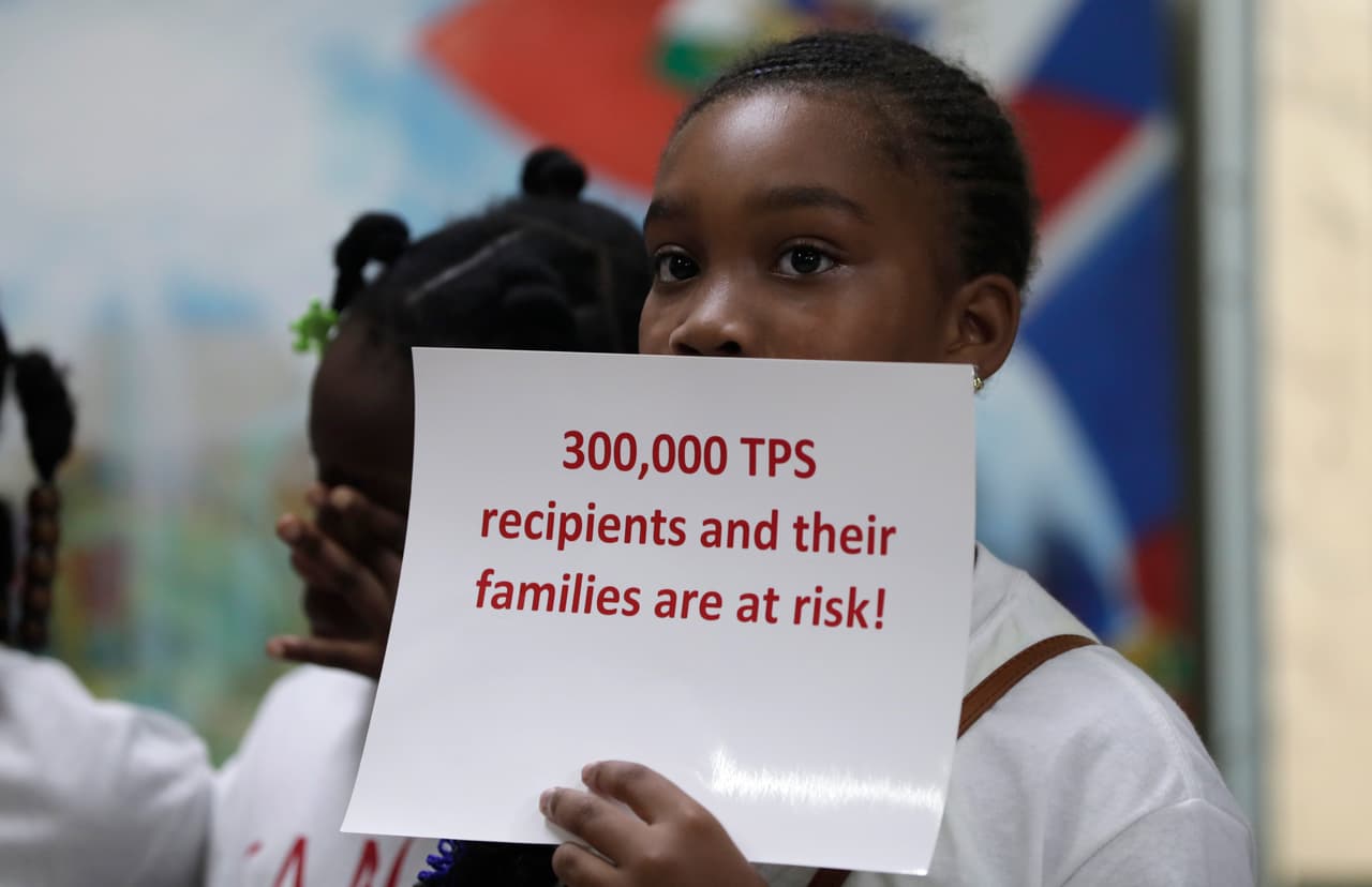 Un segundo juez bloquea el plan de Trump de deportar a haitianos con TPS