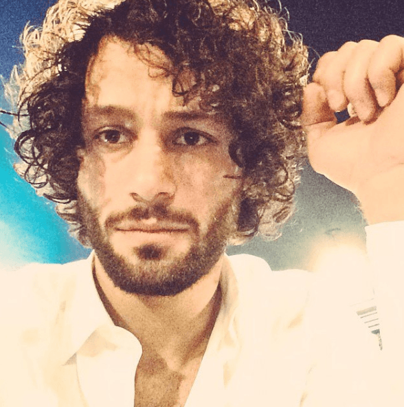 Este galán interpretó a 'Rodrigo' y sí que se ganó el desprecio de varias chicas, pues engañó a su prometida 'Lucía' con su hermana y la dejó plantada en pleno altar.