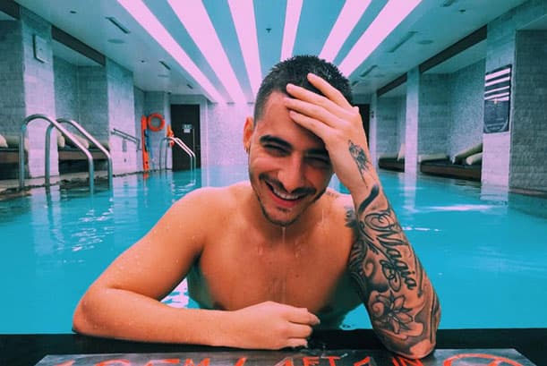 ¡Pose, pose! Así es una selfie dominguera de Maluma.