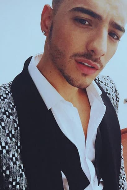 El cantante no pierde el sentido del humor en ningún momento. "Listo pa la boda. Lo que pasa es que no sé con cuál de las 56 que me están involucrando". OMG!! ¿Quién se anima?