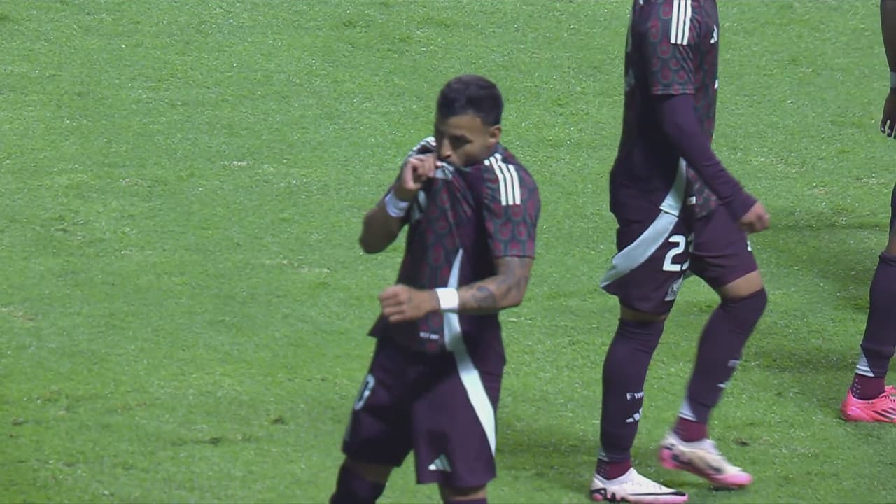 ¡Golazo! Alexis Vega cobra el tiro libre y marca el 1-0 sobre Valencia