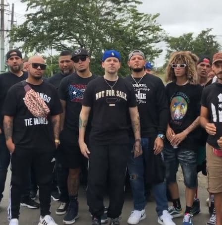 Cientos de personas marchan hacia La Fortaleza para exigir la renuncia de la gobernadora Wanda Vázquez