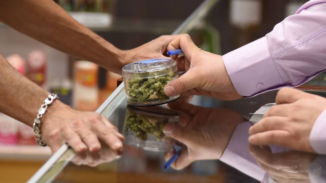 "No estaremos tranquilos": comunidad de Bell Gardens se opone a la instalación de dispensarios de marihuana