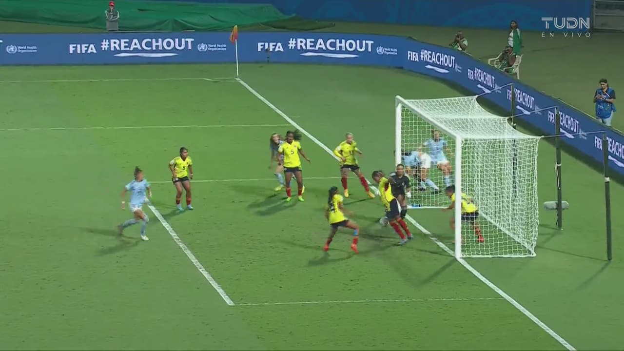 ¡Sustazo colombiano! El balón quedó a la deriva y España no anota
