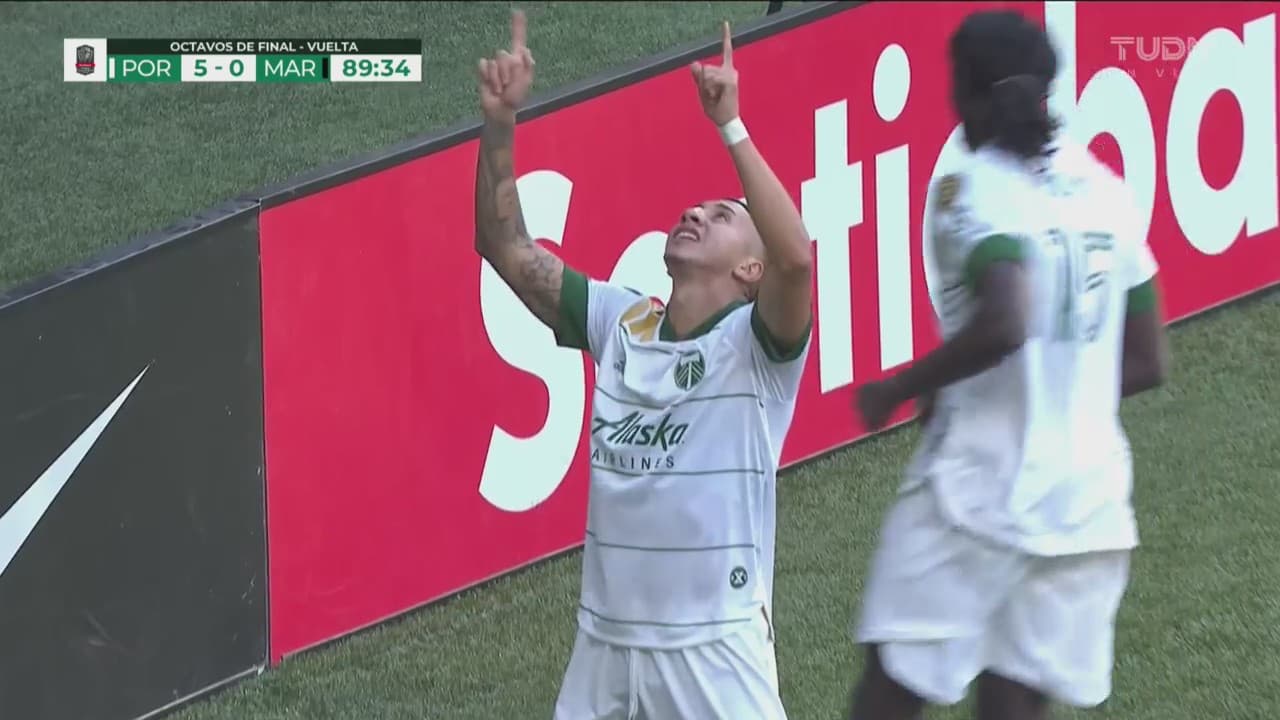 ¡Quería su gol! Loría se aprovecha de una defensa floja para el 5-0