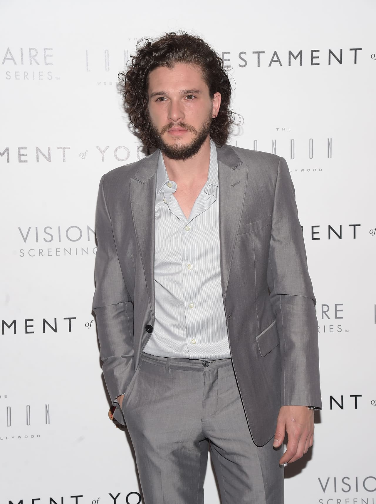 Este 'look' desenfadado ha hecho que Kit Harington tenga miles de fans.