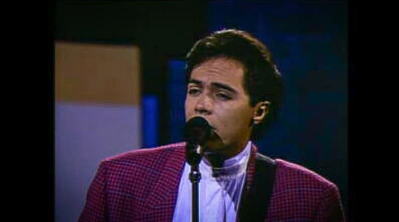 La noche se puso romática cuando Los Temerarios cantaron 'Mi vida eres tú'. La canción estuvo nominada esa noche en Grupo Regional del Año pero sin obtener el galardón.