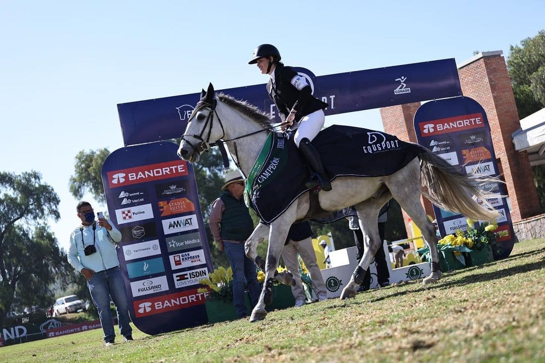 Aunque Emily Cinnamon Álvarez solo tiene 16 años, ya muestra los mismos rasgo de disciplina que su padre.