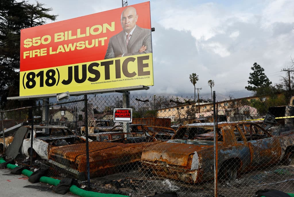 No es casualidad que otros promocionales destacados en la comunidad estén vinculados a una demanda colectiva por incendio, por $50,000 millones ($50 billones).