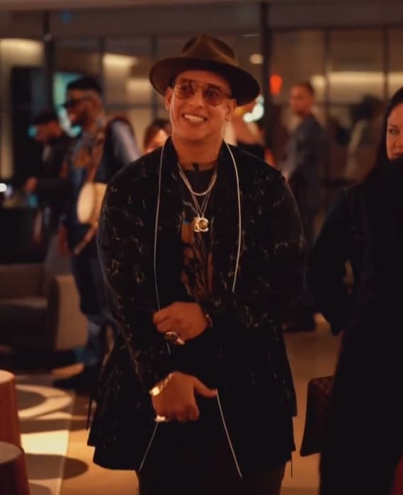 "Cada paso es un nivel de aprendizaje, pero también los niveles se crearon para sobrepasarlos. Vívelo hoy que mañana se acaba! 
<a href="https://www.instagram.com/explore/tags/madefornow/">#MadeforNow</a> 🇵🇷 #Repost @janetjackson", escribió el músico al hablar del éxito de la canción.