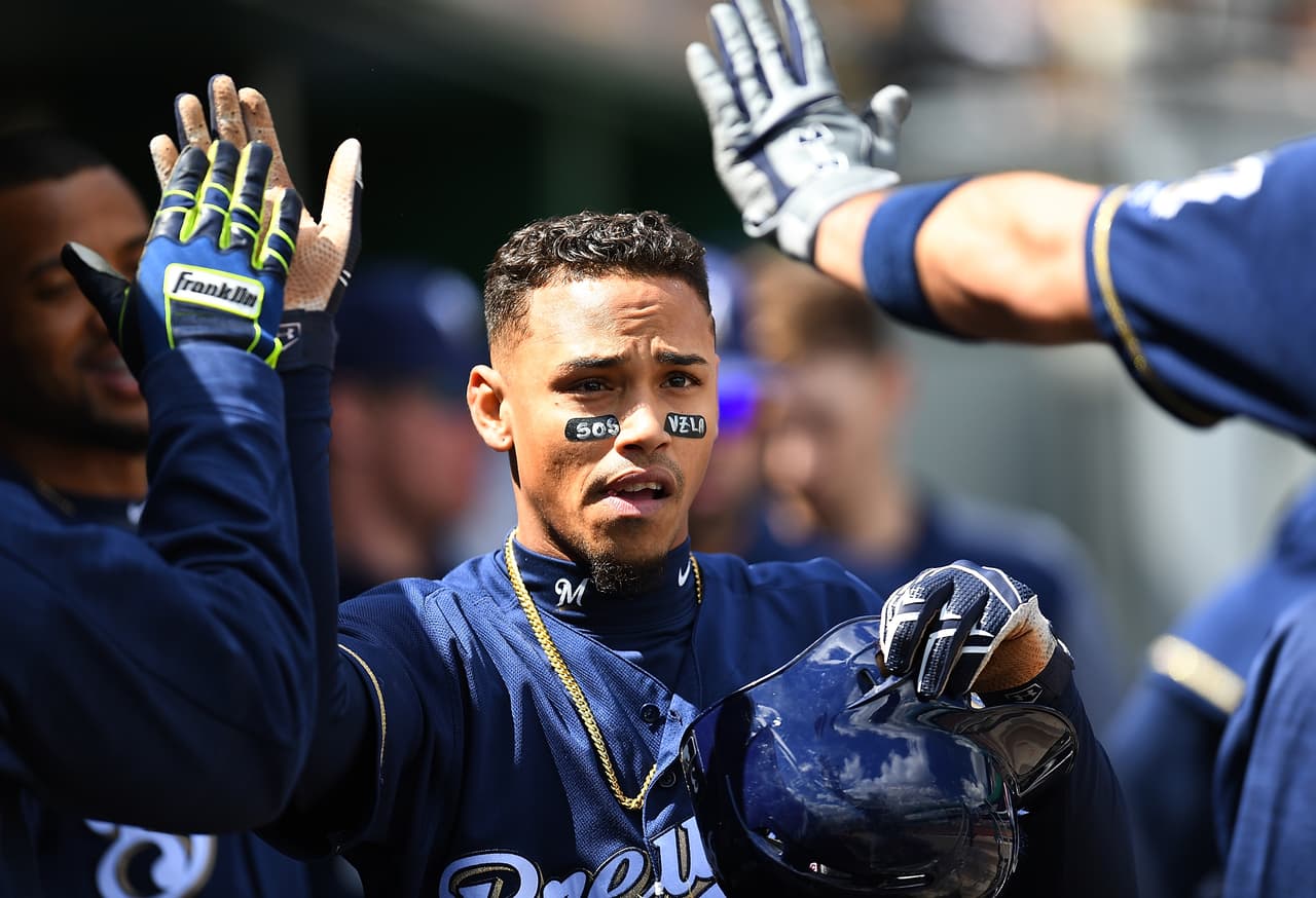 El venezolano Orlando Arcia, paracorto de Milwaukee Brewers de las Grandes Ligas, escribió en su rostro el mensaje "SOS Venezuela" para dar un mensaje de apoyo a sus compatriotas.