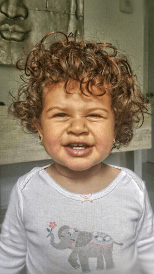 Anabella es graciosa, ocurrente y tiene una sonrisa que derrite a cualquiera.