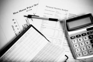 Nombre, número de seguro social y datos de sus cuentas bancarias.