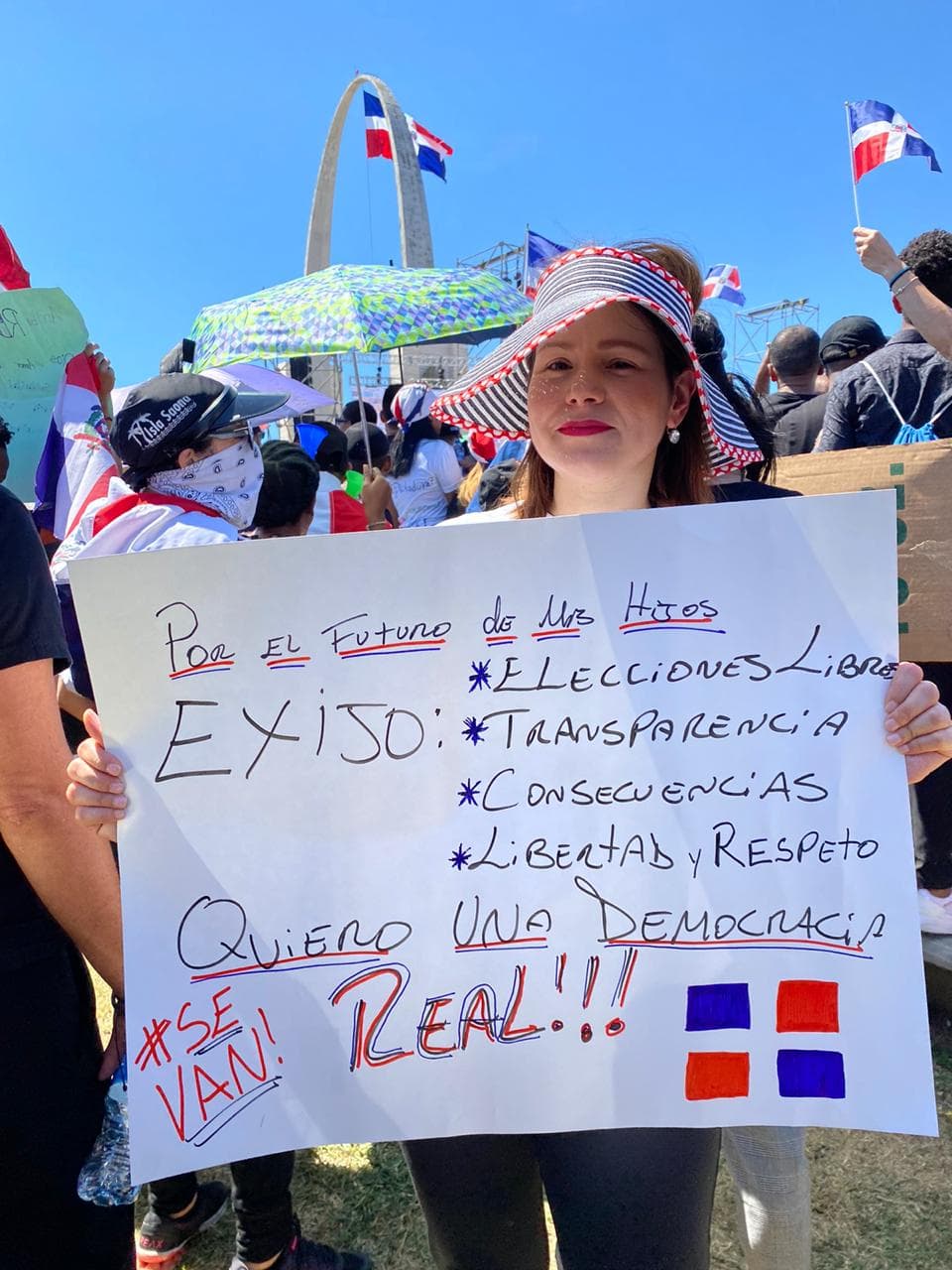 "Por el Futuro de mis hijos exijo: Elecciones libres, transparencia, consecuencias, libertad y respeto, quiero una democracia real!!! #SeVan"