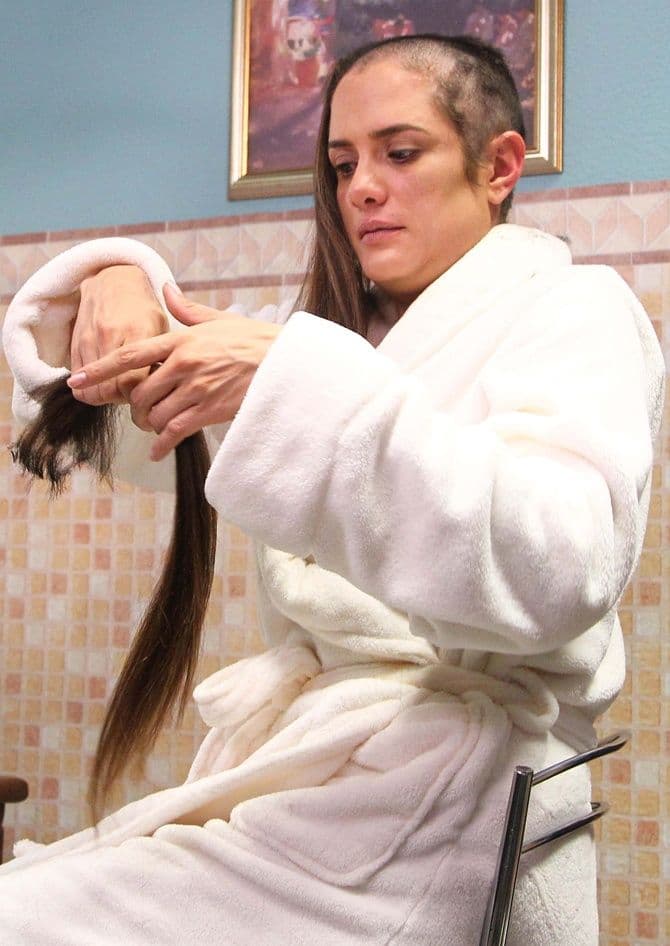 Como los niveles de audiencia no eran los esperados, los escritores cambiaron la historia, le detectaron cáncer a 'Esperanza'.