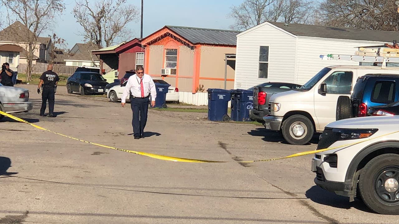 Hallan a una pareja hispana muerta en posible homicidio-suicidio al este de Houston