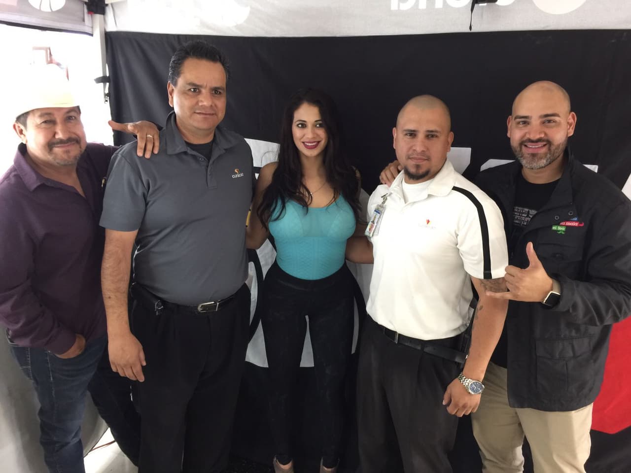 Raul 'El Pelón', Carla Medrano y El Feo vistieron de color verde las calles de Los Ángeles previo al partido de la selección de mexicana en esta ciudad.