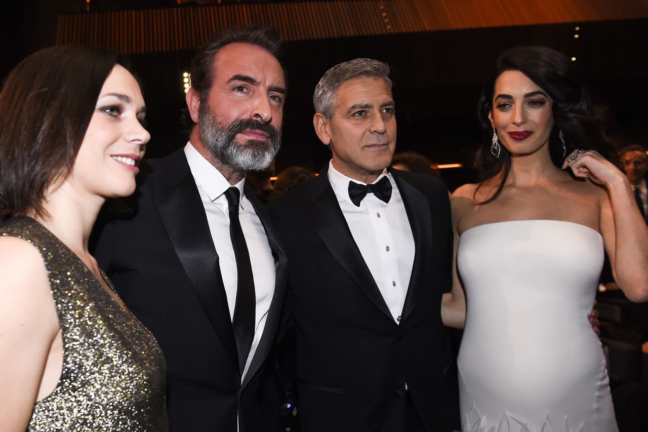 Los Clooney posaron junto al actor francés Jean Dujardin y su compañera, la patinadora profesional Nathalie Pechalat.