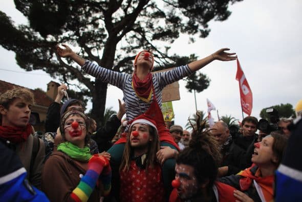 A ellos se unió el multimillonario fundador de Microsoft, Bill Gates, quien en Cannes instó al G20 a tener en cuenta el impuesto y otros medios novedosos para ayudar a los países pobres.