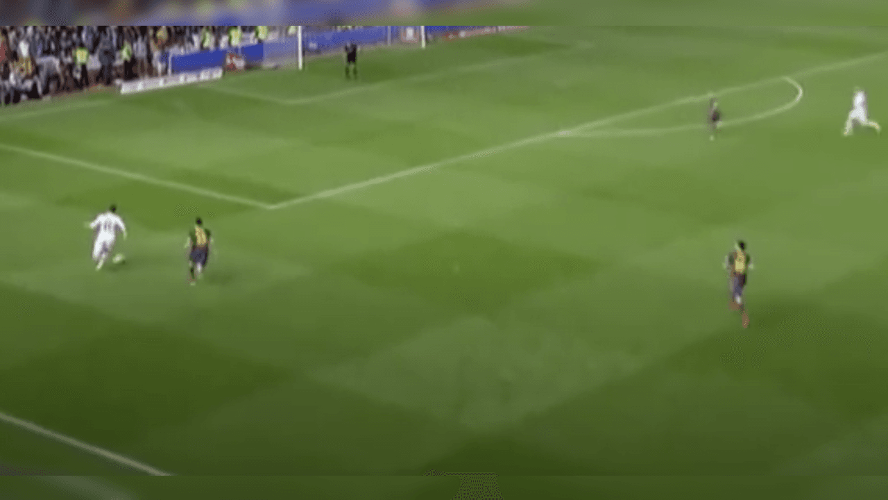 <b>Solo Bale volvió a tocar el balón</b>
<br>El delantero no solamente evidenció su velocidad, pues, desde que tocó el balón en la media cancha, se determinó a depositarlo en el fondo de las redes.