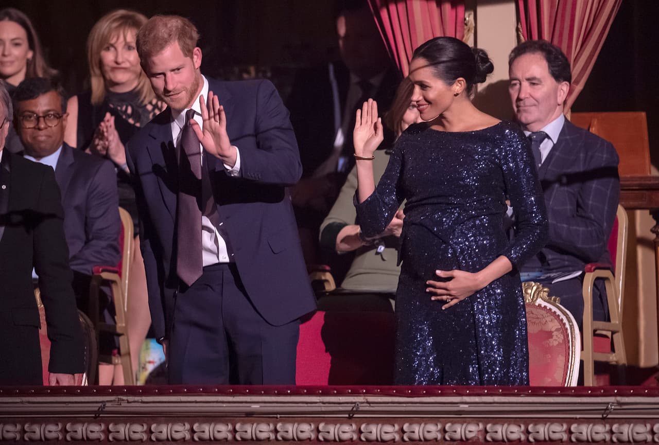 En la realeza,
<b>"nada es lo que parece"</b>, dijo Meghan Markle en varias ocasiones durante
<b><a href="https://www.univision.com/famosos/meghan-markle-principe-harry-pensamientos-suicidas-racismo-entrevista-oprah">su reveladora entrevista con Oprah Winfrey</a></b>, televisada el pasado domingo 7 de marzo. Estas fotos del 16 de enero de 2019 respaldan su apreciación, pues aunque ella saluda y sonríe, ese evento en el Royal Albert Hall es un recuerdo que aún la acecha.