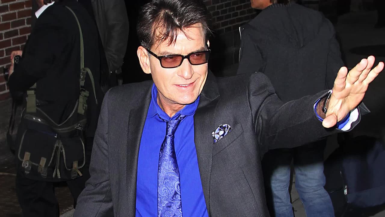 Charlie Sheen pide 10 millones de dólares por escribir sus memorias