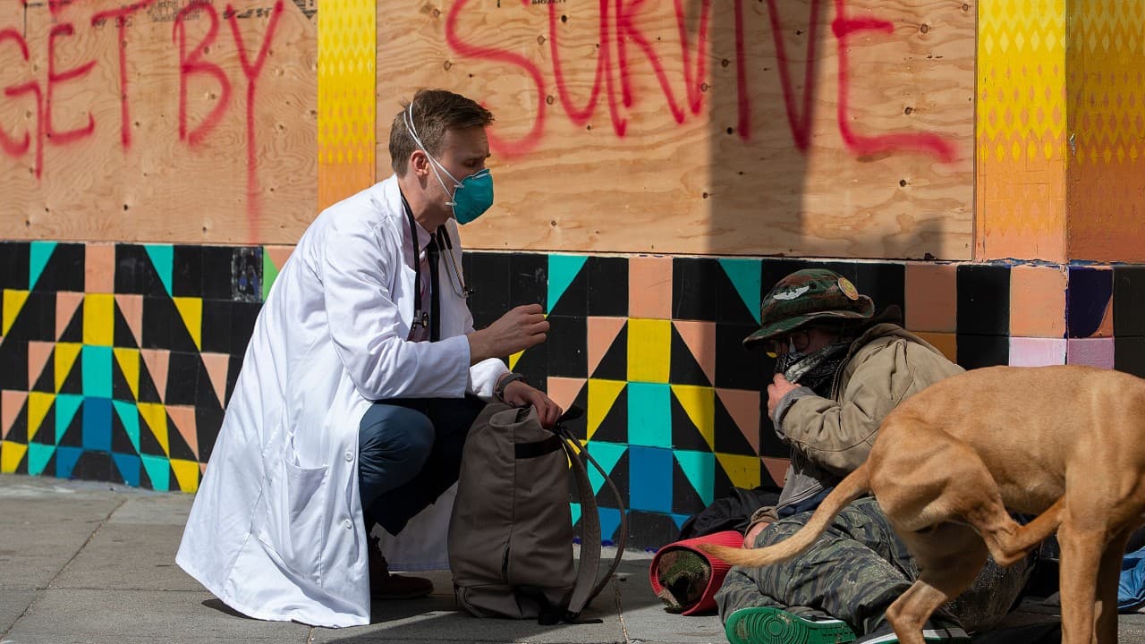 Desamparados se triplican en centro de San Francisco por coronavirus y alcaldesa presenta plan