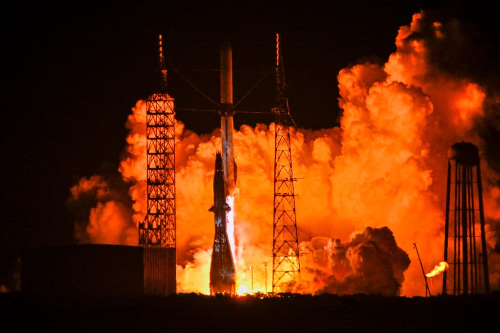 Incluye una plataforma experimental diseñada para albergar satélites o liberarlos en órbitas específicas.