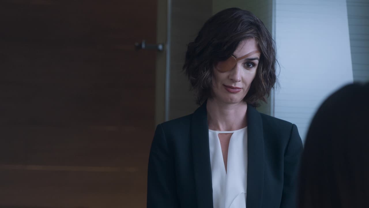 Catalina ideó rápidamente un plan. Llevó a Vicky a un lujoso hotel donde la dejó y pidió no decirle nada aún a José Carlos sobre su embarazo.