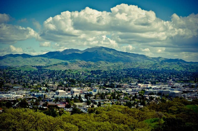 <b>Walnut Creek</b>, en el condado deContra Costa, se encuentra en el puesto 42.
<br>
<br>
<b>Población:</b> 69,953
<br>
<b>Salario promedio: </b>$86,845
<br>
<b>Tasa de crimen violento: </b>1.50 por cada mil habitantes
<br>
<b>Tasa de crimen a la propiedad: </b>32.94 por cada mil habitantes
<br>
<br>