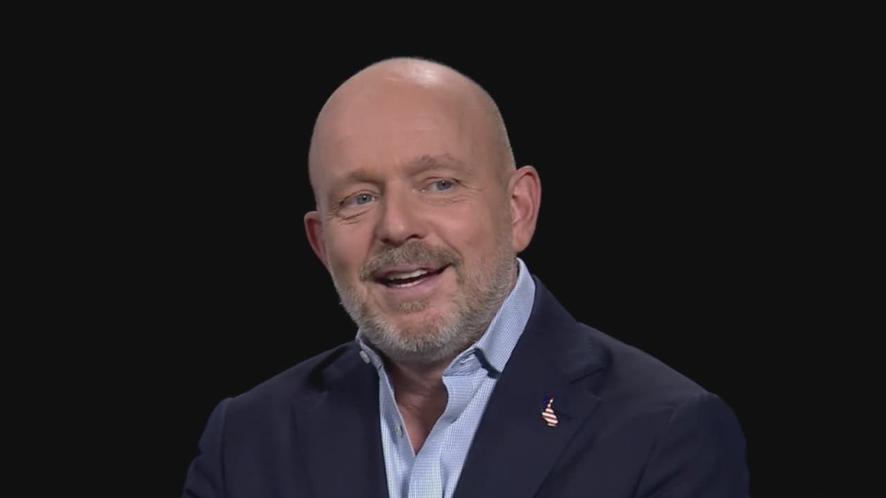 "No pagan impuestos, no pagan renta": La postura de Steve Hilton sobre los vendedores ambulantes