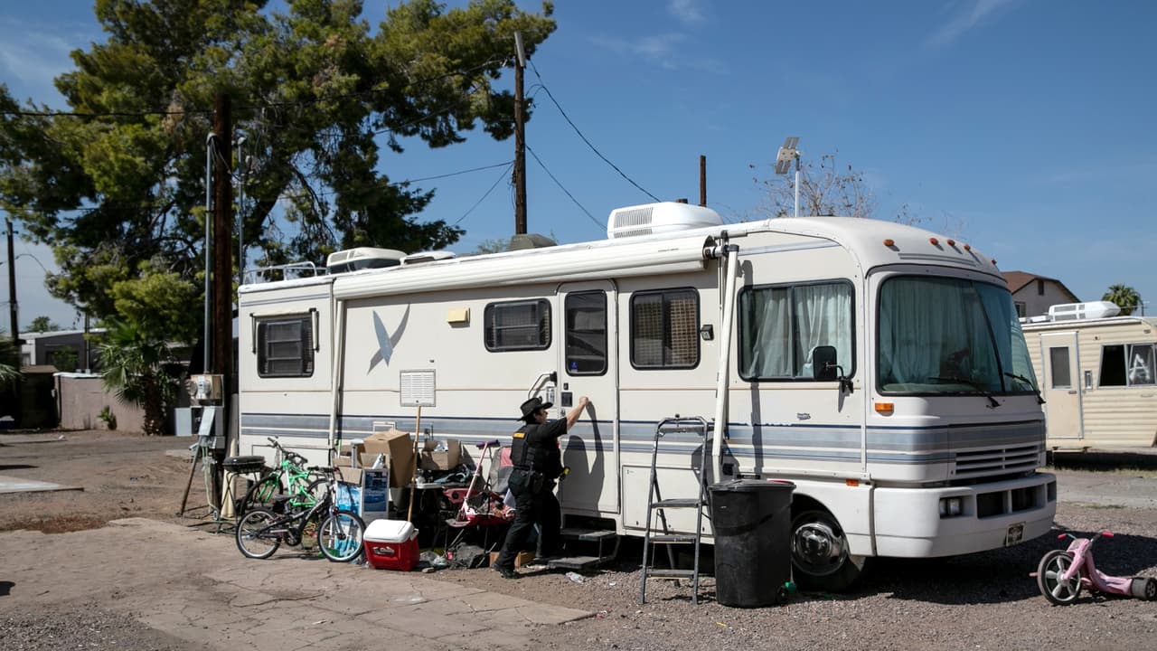 Desalojos de casas móviles avanzan después de la votación del Concejo de la ciudad de Phoenix