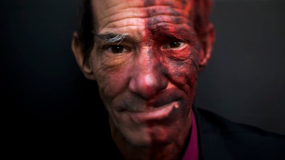 James Harris, de 54 años, veterano de guerra que durante las últimas trés décadas ha padecido sida. Luego de que su medicamento dejó de surtir efecto, cayó en depresión y fue desalojado. Dice sentirse como una persona insignificante, vulnerable, pero que lucha por sobrevivir.