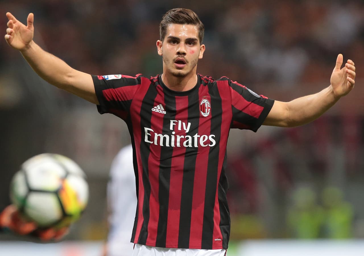 Todo parece indicar que Andre Silva cambiará de aires en este mercado, después de llegar como gran fichaje al Milan en la pasada temporada. Se dice que en la Premier League lo quiere el Weolverhampton.