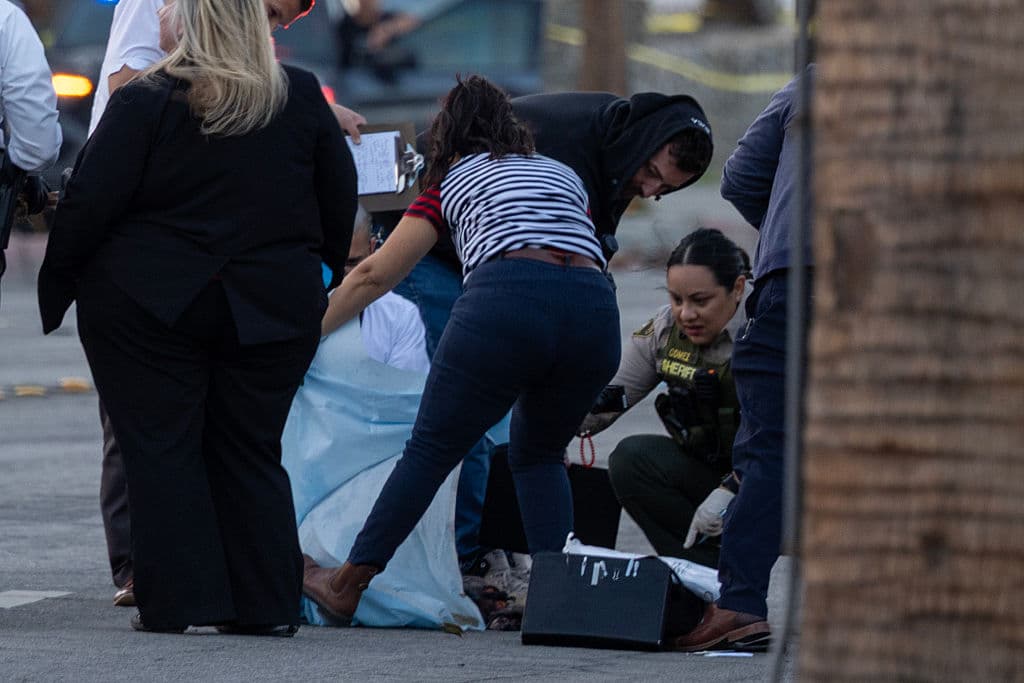Un día después de la 
<b><a href="https://www.univision.com/local/los-angeles-kmex/explosion-cerca-de-hospital-en-palm-springs-causa-danos-y-genera-incertidumbre-sobre-victimas" target="_blank">explosión que dejó a una persona muerta y otras cuatro heridas</a>, </b>cerca de la clínica de fertilidad American Reproductive Centers, en Palm Springs, California, 
<b>el sospechoso fue identificado por el FBI</b> como 
<b>Guy Edward Bartkus,</b> de 25 años.