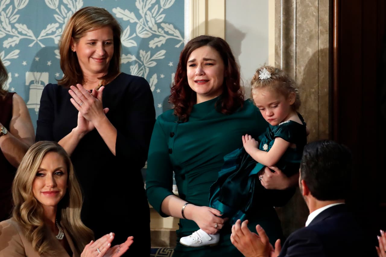 Trump reconoció a Robin y Ellie Schneider, madre e hija de Kansas City, Missouri. Ellie nació a las 21 semanas y seis días, y es uno de los bebés prematuros más jóvenes en sobrevivir en los EEUU.